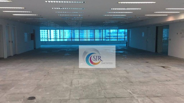Conjunto comercial de 474m² de área útil em vão livre, piso elevado, forro de gesso, lumin