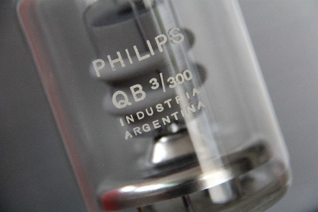 Valvula Eletron Tetrode Philips QB 3/300 - Ind Argentina 1970 - Foto 2