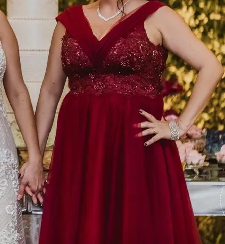 LOCAÇÃO Vestido Vermelho Princesa com Fenda