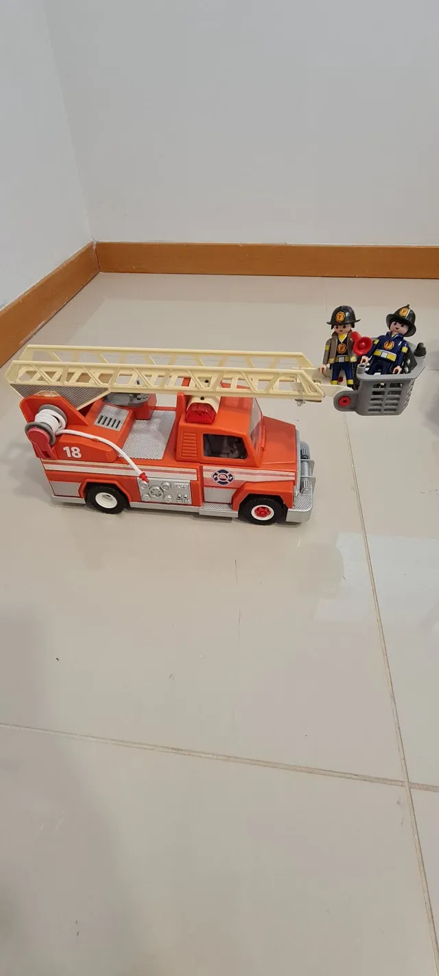 Brinquedo Infantil Caminhão Miniatura Super Frota Bombeiros