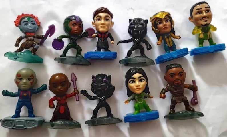 Diversos bonecos do MCDONALD'S