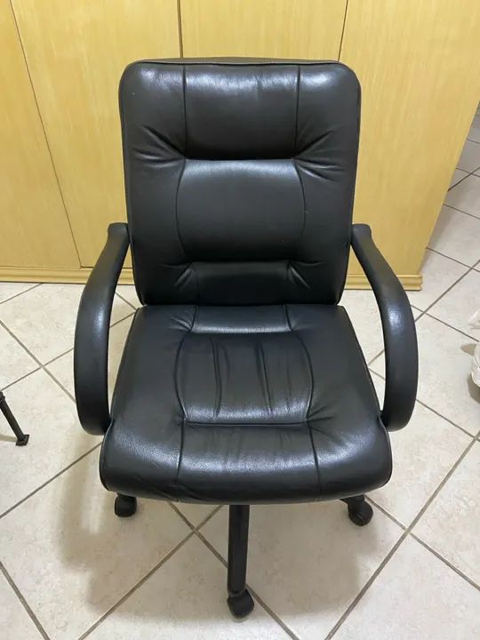 Cadeira Presidente escritorio Preta, couro legítimo, marca Florense