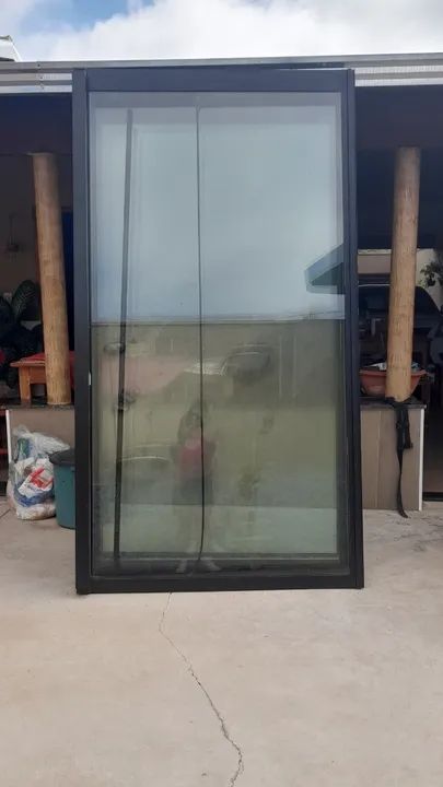 VENDE-SE PORTAS EM ALUMÍNIO E VIDROS  - Foto 3