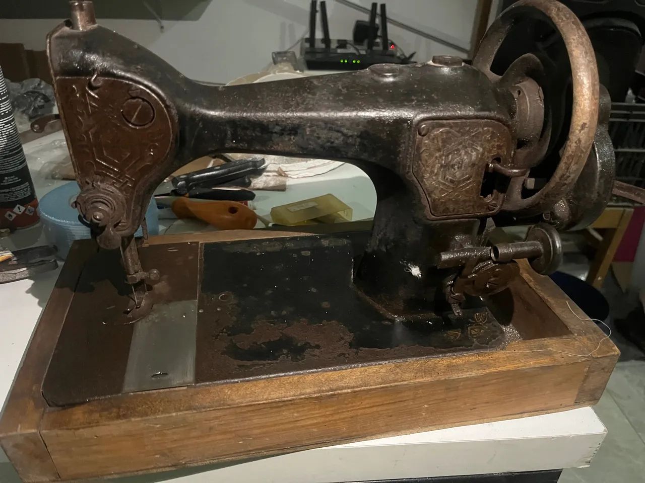 Máquina de costura alemã antiga - Foto 2