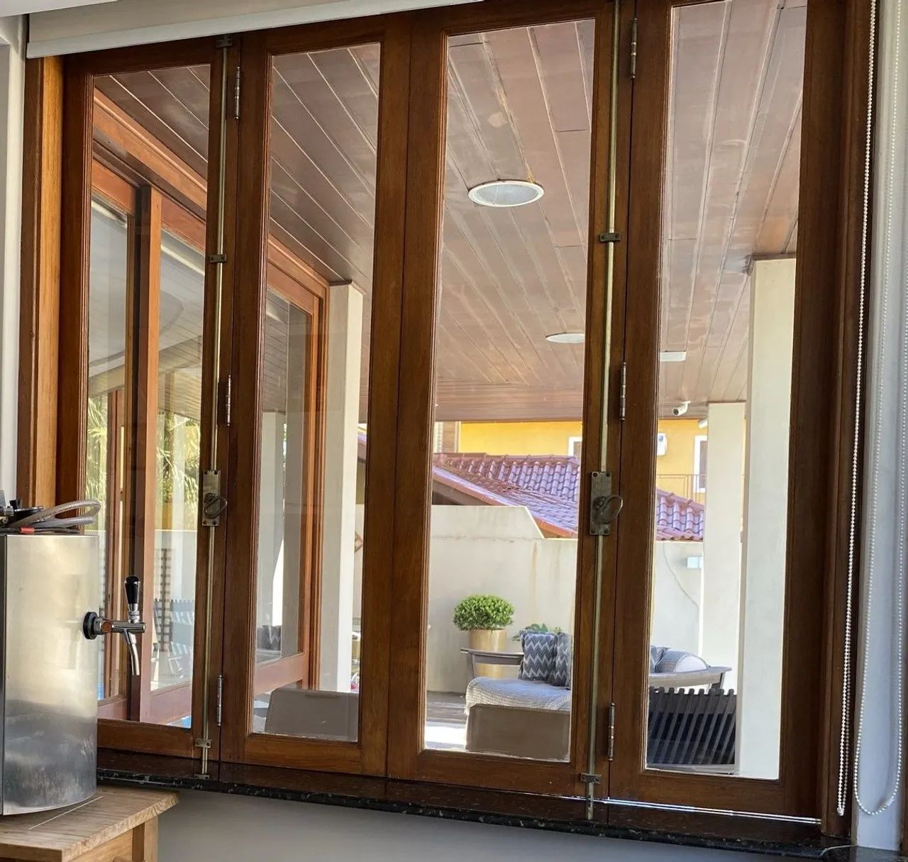 Vendo Portas e Janelas Madeira Maciça Angelim com vidros (usadas) - Foto 2