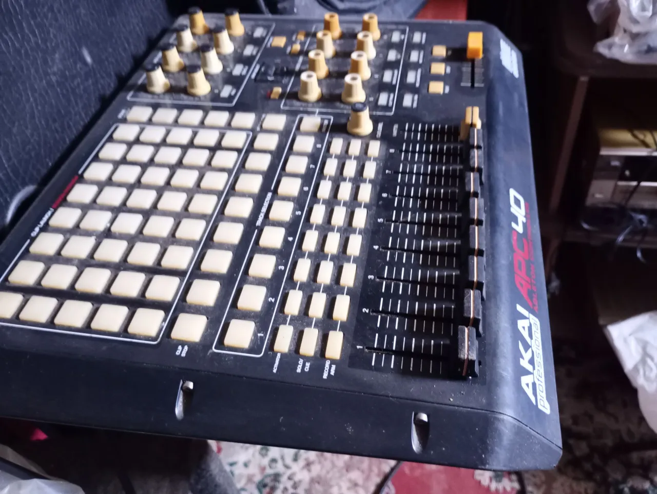 Controladora MIDI Akai APC40