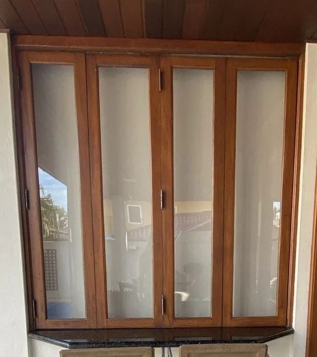 Vendo Portas e Janelas Madeira Maciça Angelim com vidros (usadas)