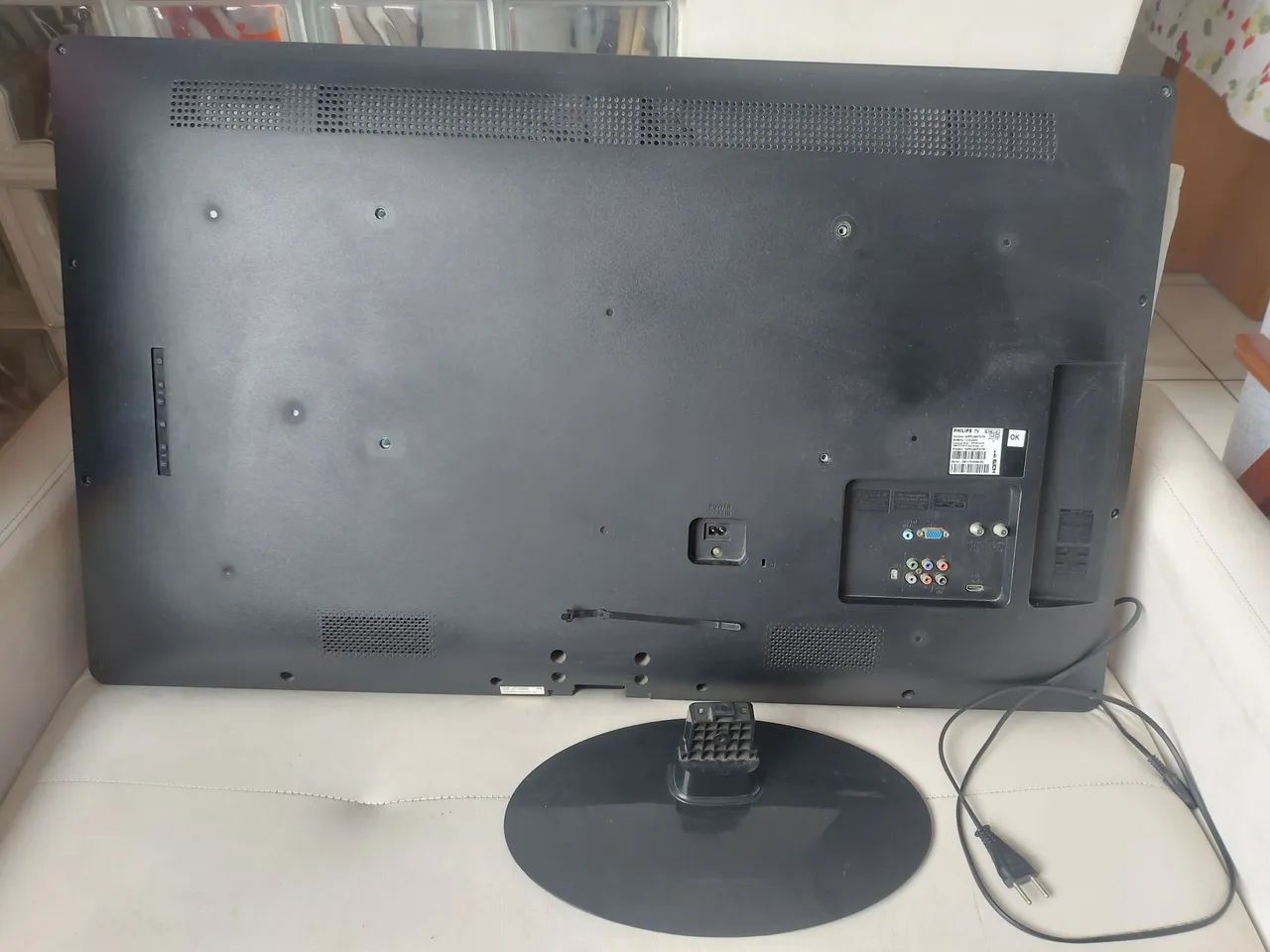 TV Philips 42 polegadas com detalhes listra - Foto 3