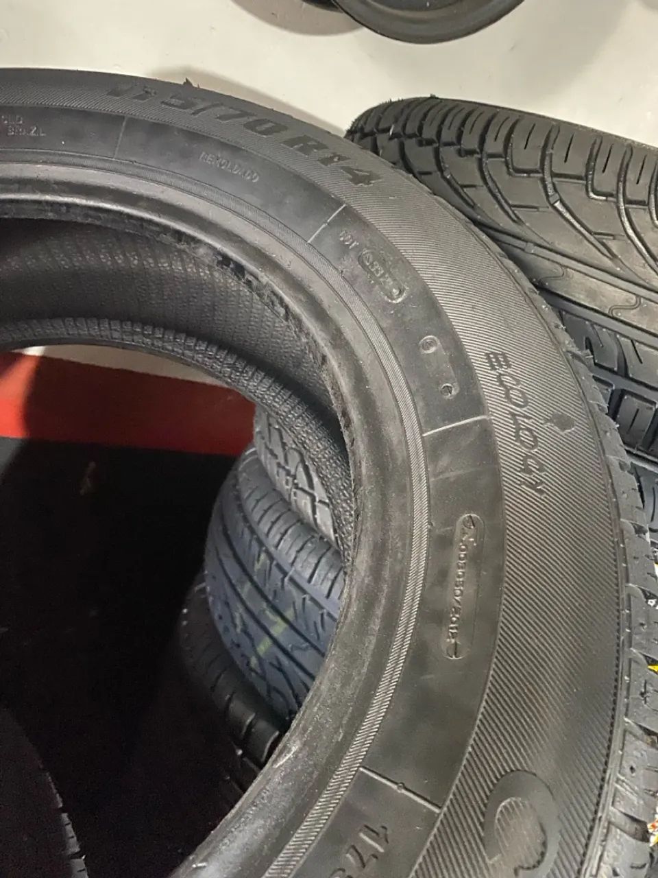01 Pneu Crystone 175/70R14 Remold - Foto 3