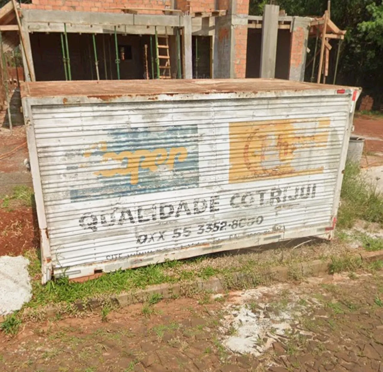 Furgão, baú.