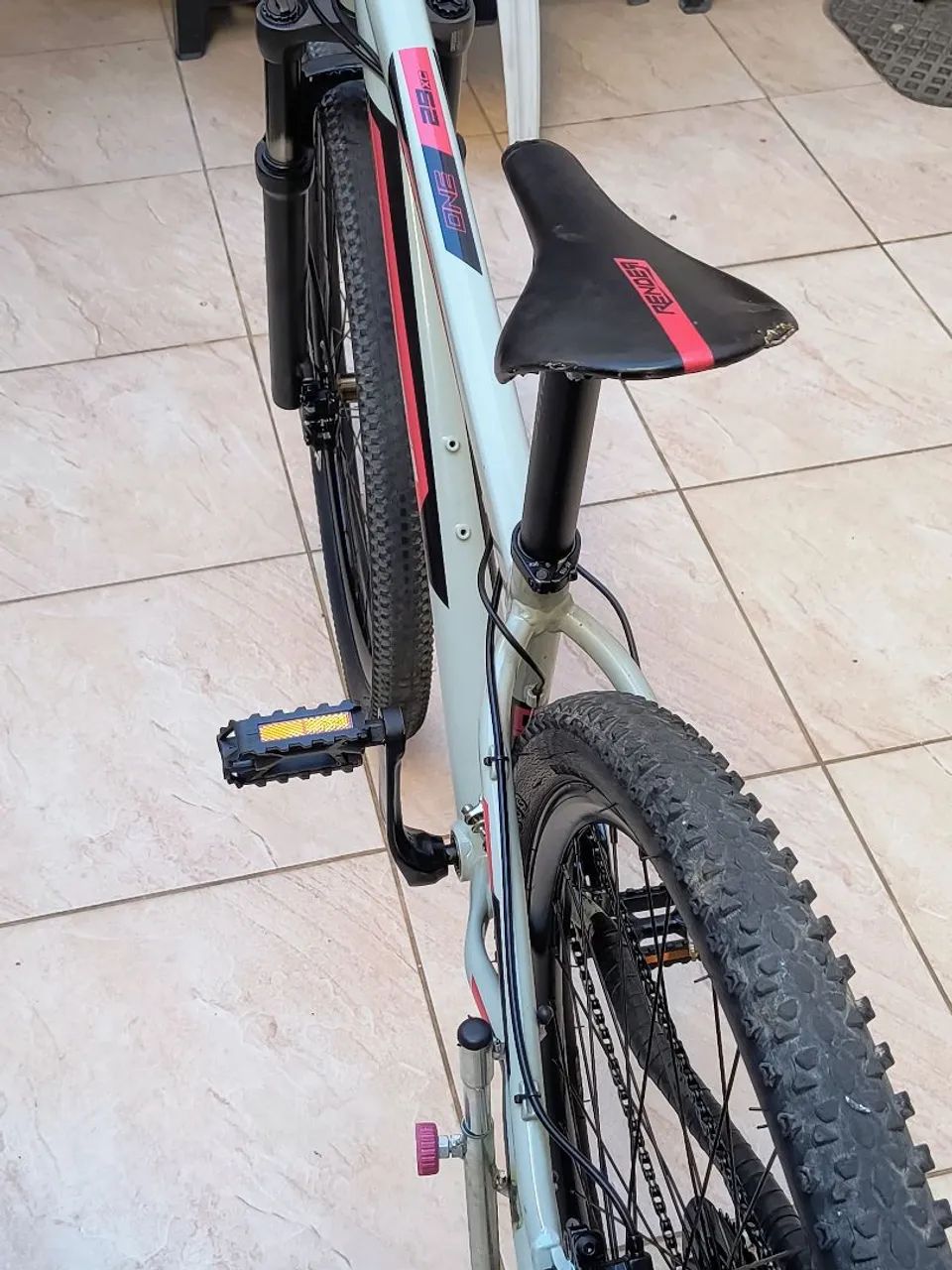 Bicicleta sense one 15 S MTB bike cinza/rosa.<br><br> - Foto 4
