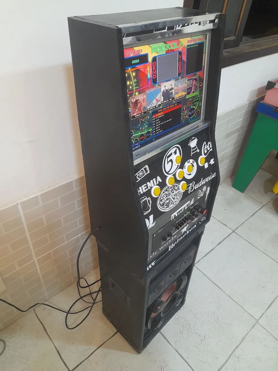 VENDO LINDA MAQUINA DE KARAOKE VIDEOKE JUKEBOX EM PERFEITO ESTADO - Foto 3