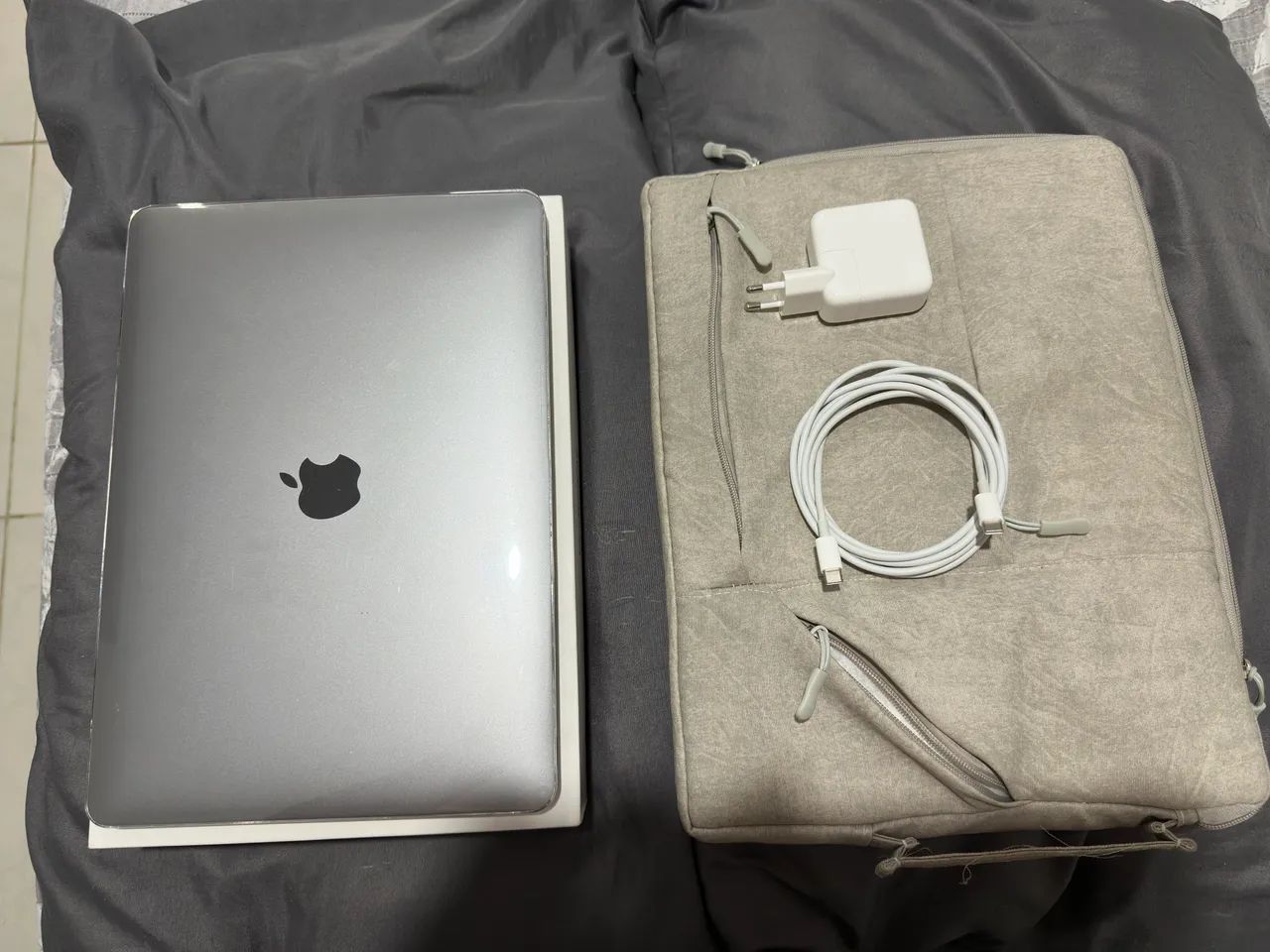 MacBook Air M1 (2020) - Cinza Espacial - 8GB RAM | 256GB SSD