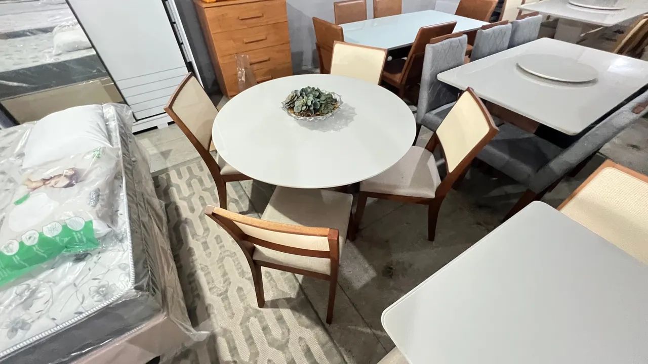 Conjunto Mesa de Jantar madeira com 4 Cadeiras - Foto 3