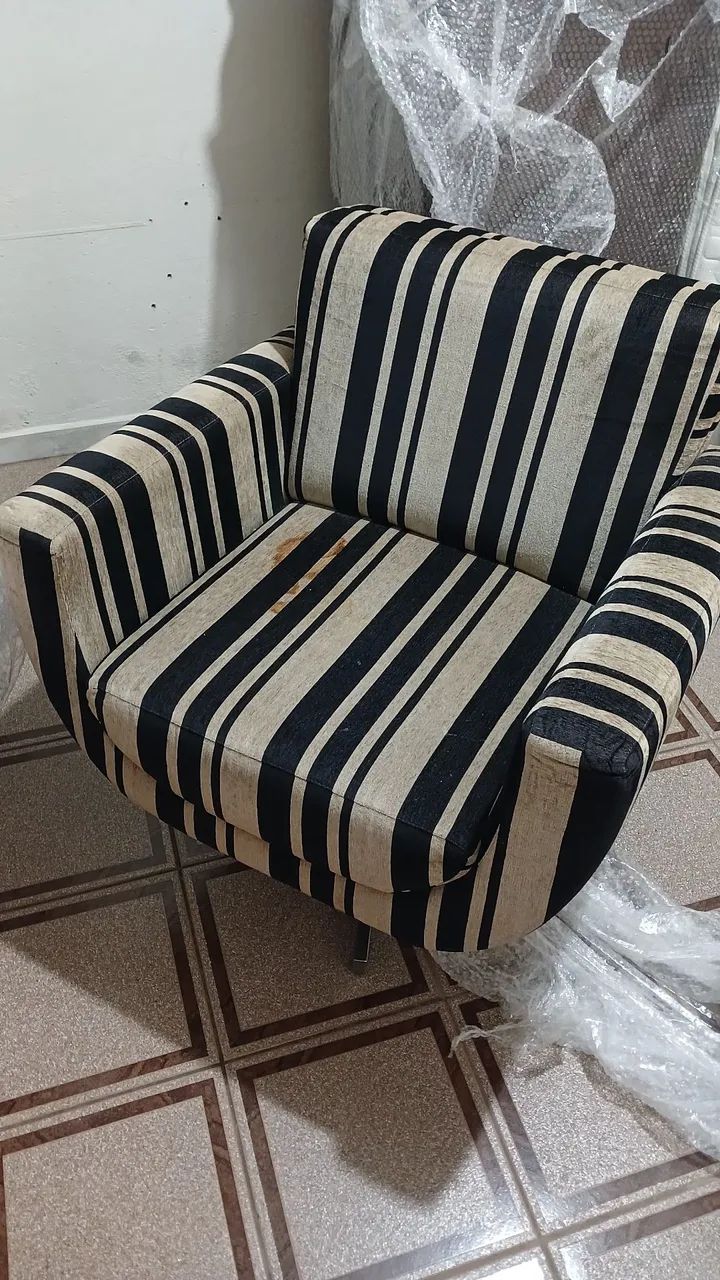 Poltrona Listrada Confortável e Elegante493624570214492165