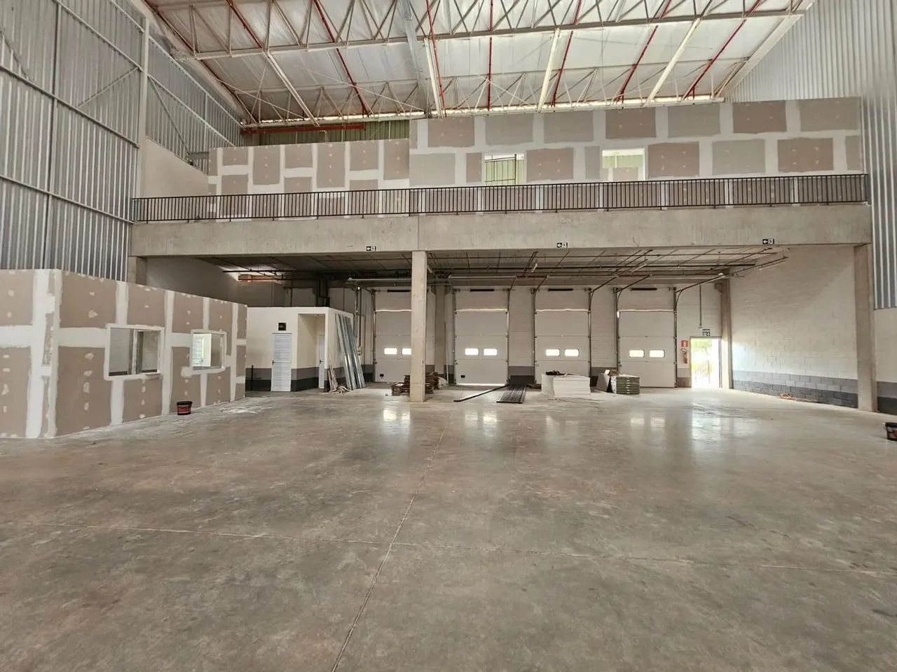 Galpão Logístico para locação com 1.824m² de ABL, 04 docas, Pé direito 12 mts, em Goiânia  - Foto 2