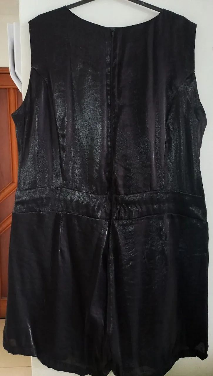 Macacão preto com detalhes em paetês - Foto 2