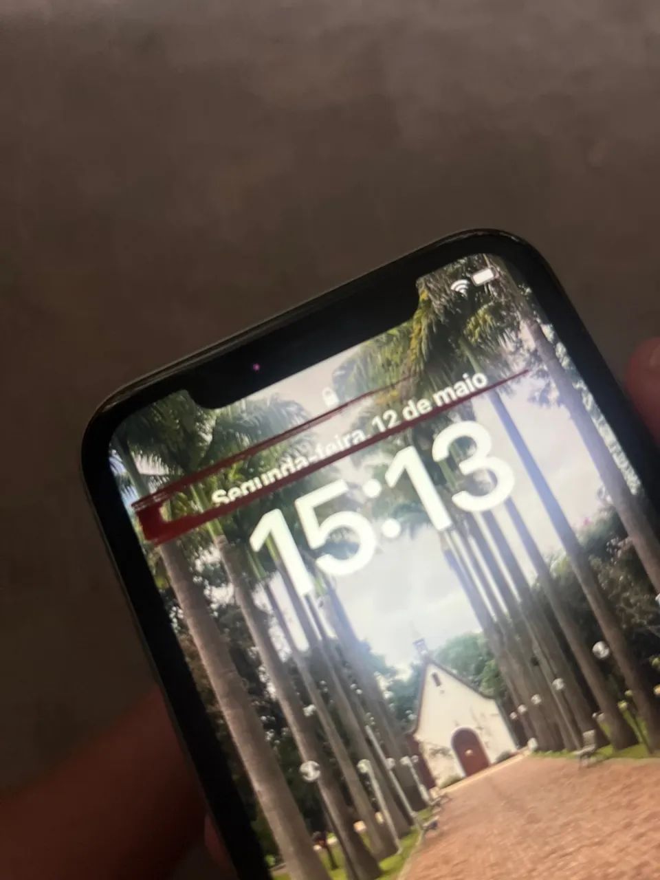 Iphone 11 verde agua, com peuquena mancha na tela - Foto 3