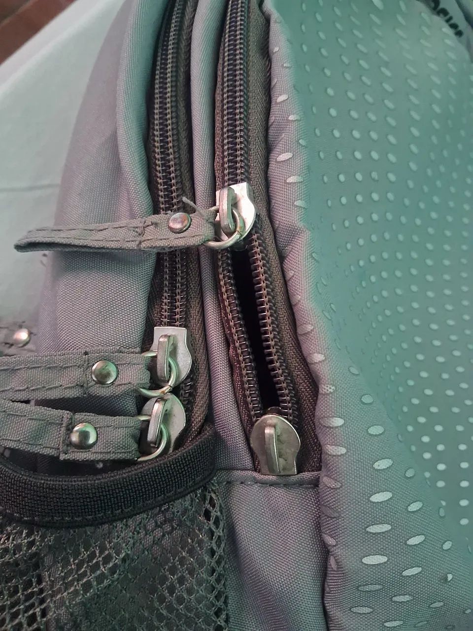 Mochila Asics Cinza - Usada - Foto 2