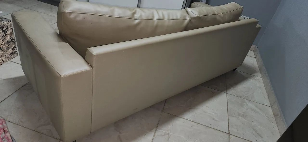 Sofá de Couríssimo 3 Lugares Bege  - Foto 3
