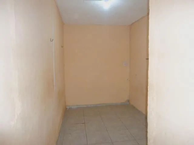 Alugo casa com 01 quarto toda reformada, próxima ao atacadão do Bonsucesso! - Foto 4
