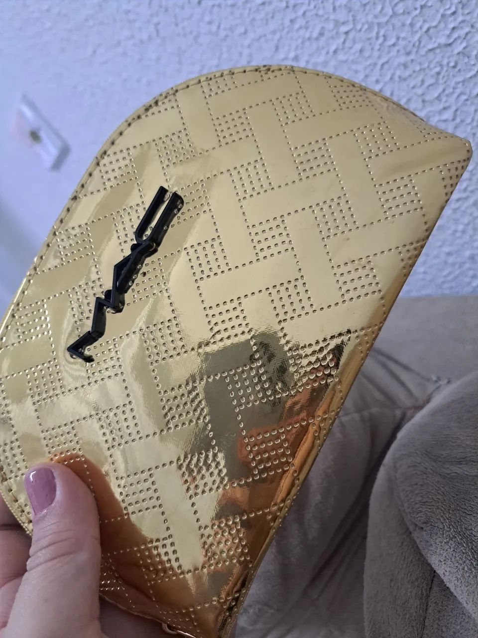 Necessaire MAC Dourada
