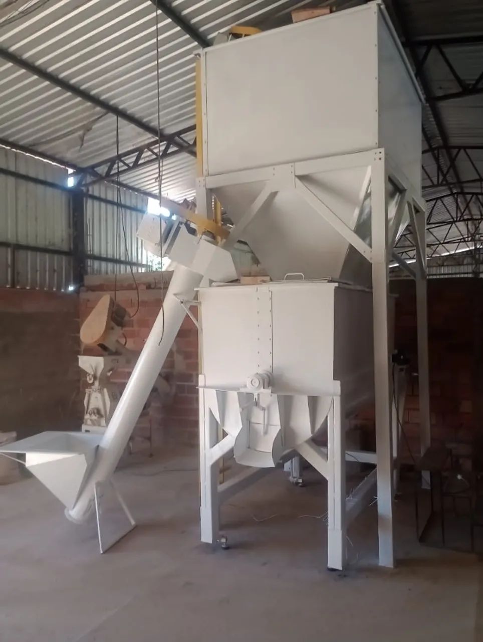 MISTURADOR HORIZONTAL 1000KG