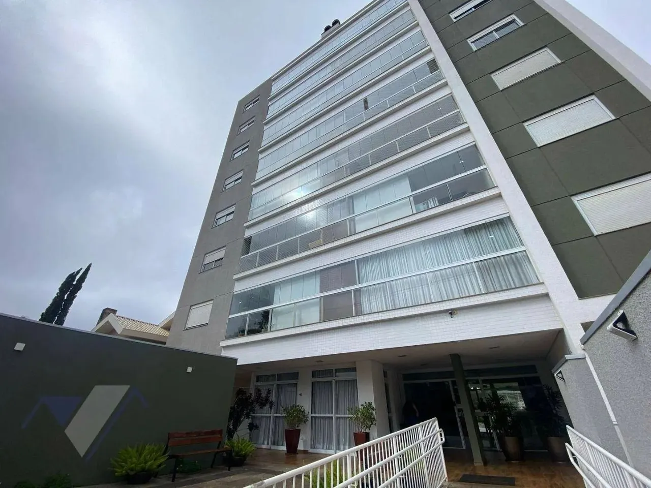 Apartamento com 3 dormitórios para alugar, 109 m² por R$ 4.180,00/mês - Neva - Cascavel/PR