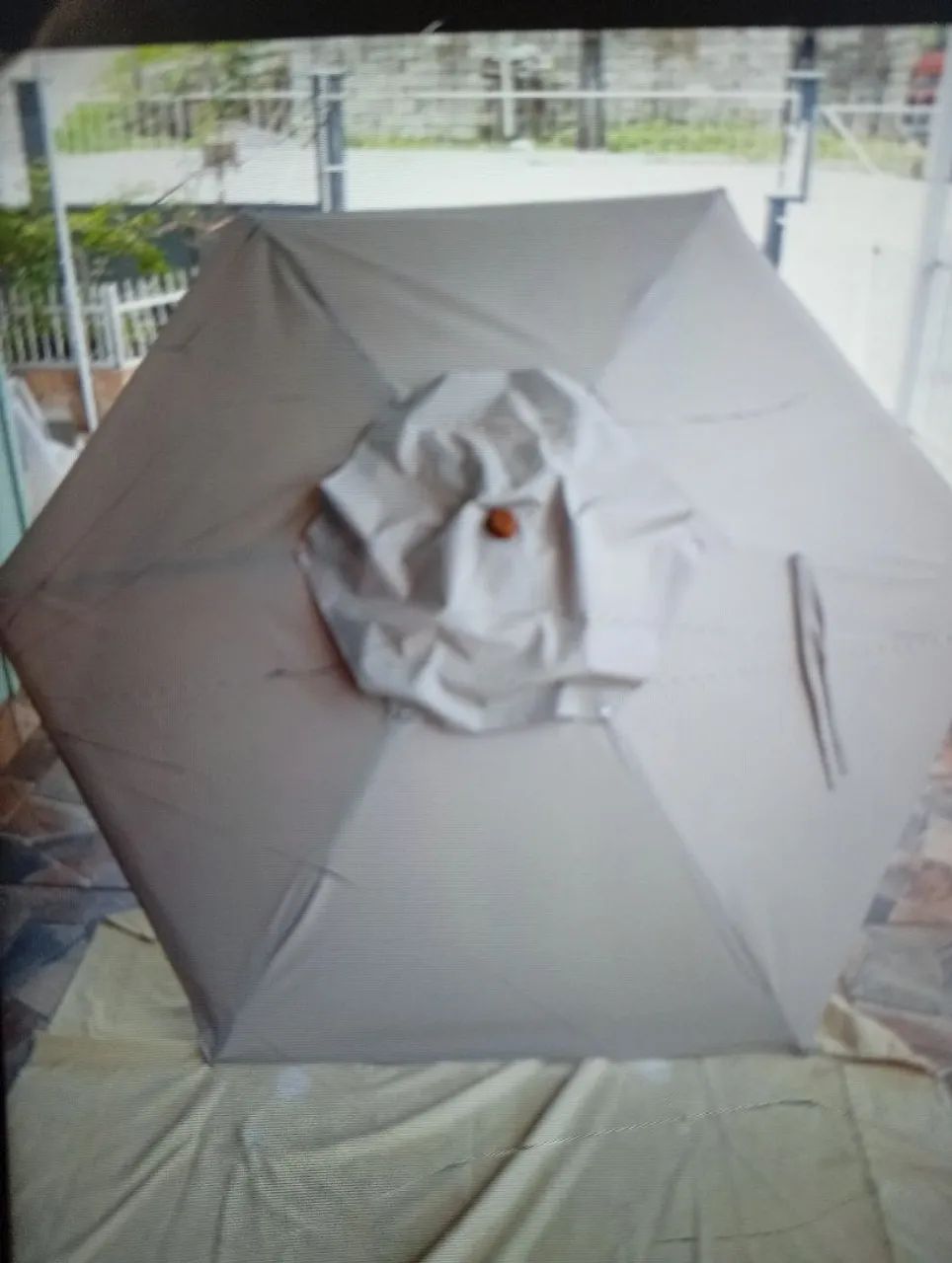 Guarda-sol ombrelonede valor 280 reais!