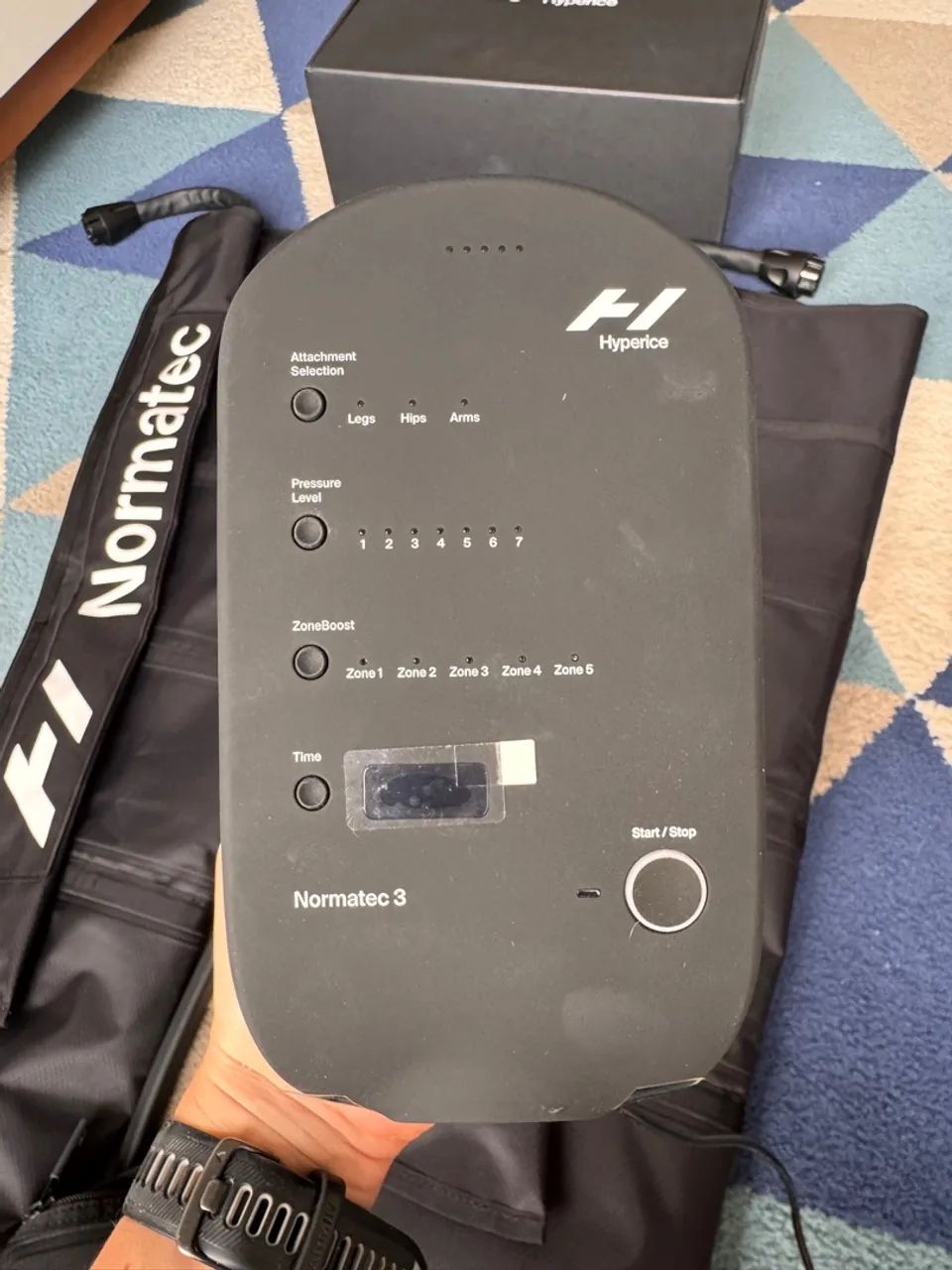 Bota de compressão normatec hyperice tamanho M usadas apenas por 3 meses - Foto 4