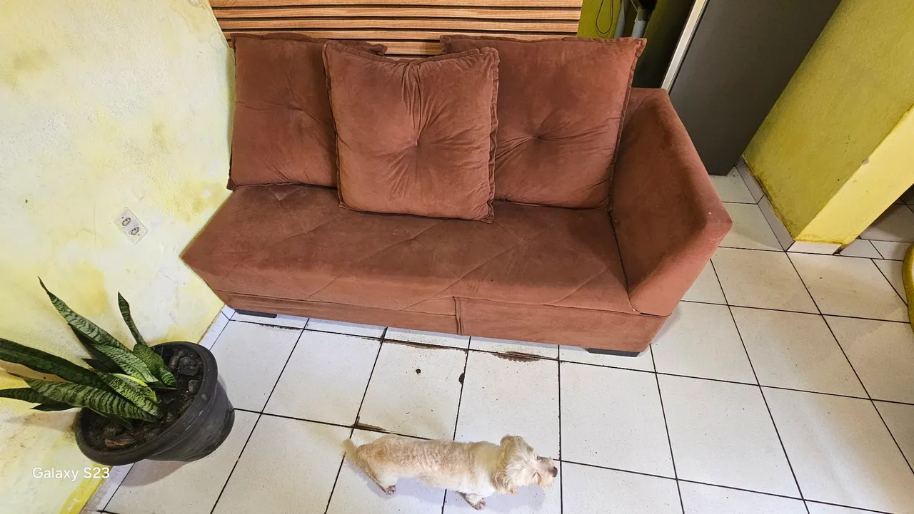 Sofá 3 lugares marrom