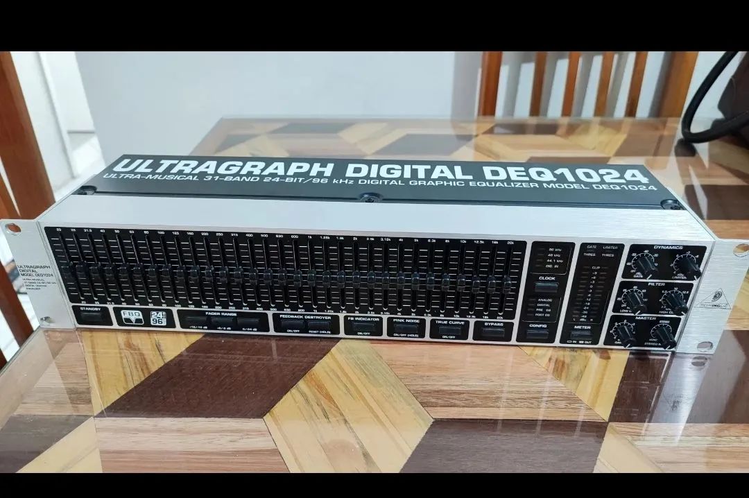 Equalizador Behringer Ultragraph Digital DEQ1024 - Foto 3