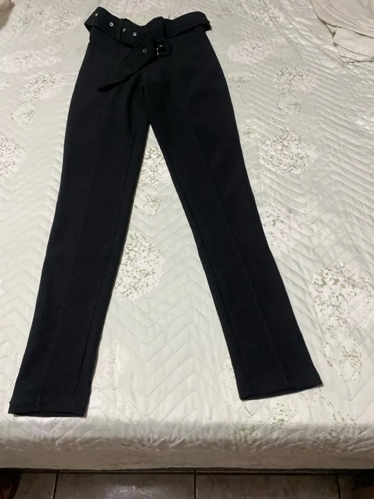 Calça preta