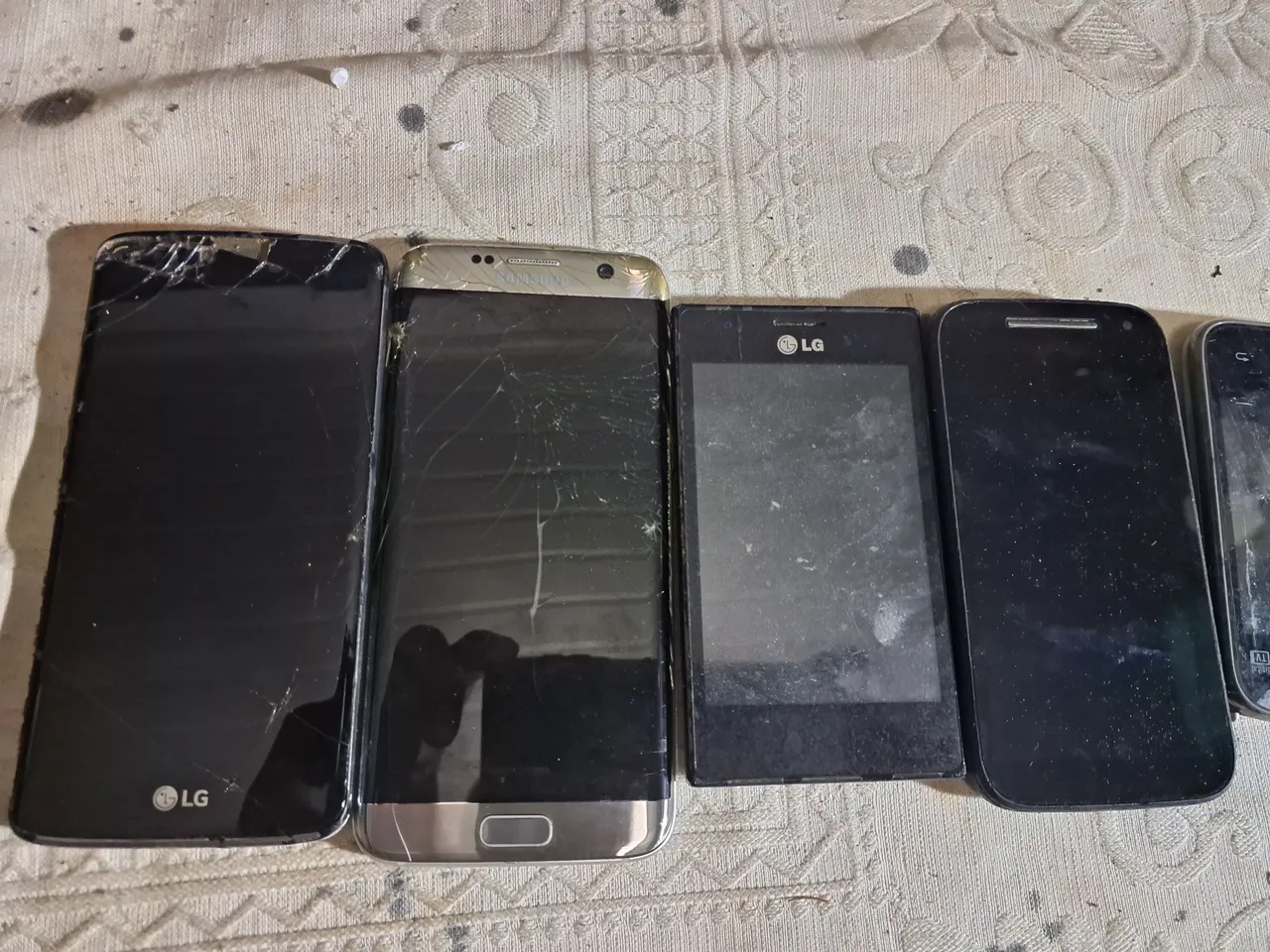 Lote de celulares para consertar ou retirar peças 4 unidades