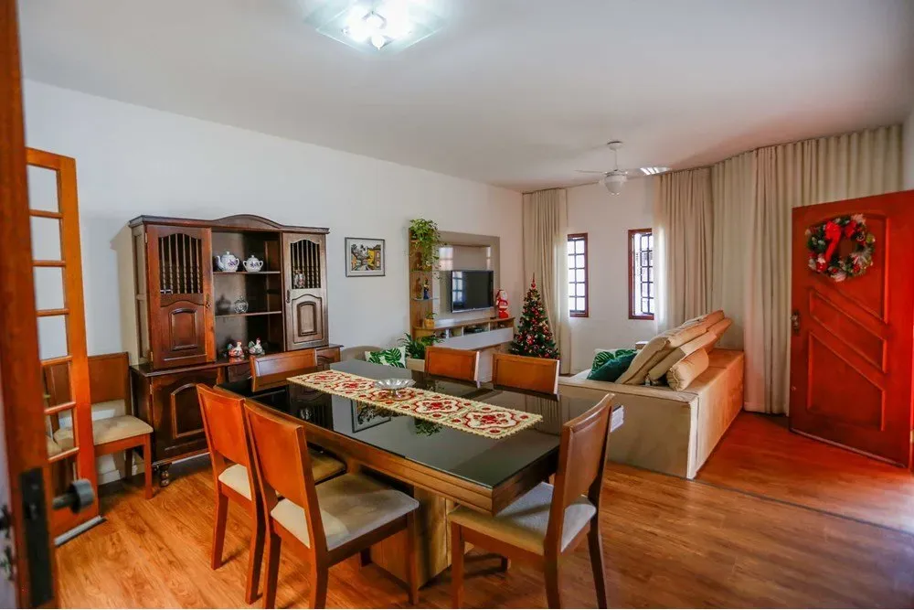Casa Á venda, 144m - R$ 670.000 - 3 Dorm., 1 suíte - Jd. São Carlos - Sorocaba SP