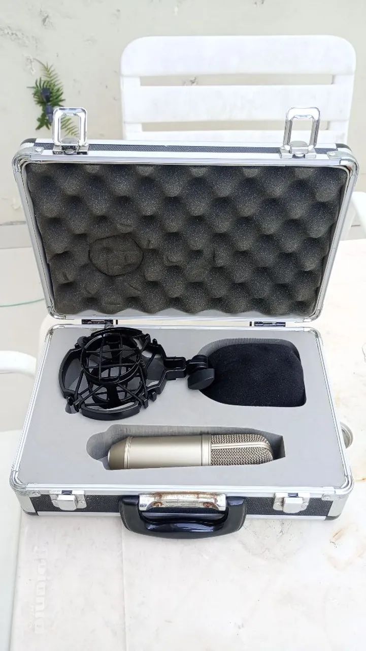 Microfone Behringer B1 condensador com case original.