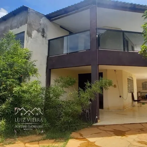 Vende-se casa na Vicente Pires rua 04 com 6 quartos sendo 2 suítes, piscina aquecida