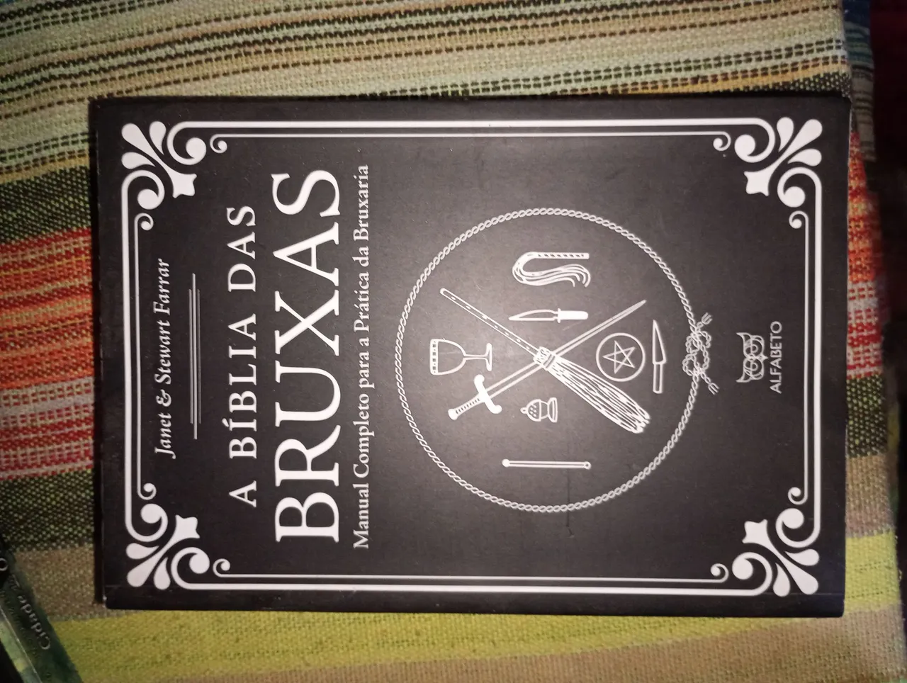 24 Livros e Livro A Bíblia das Bruxas - Manual de Bruxaria.