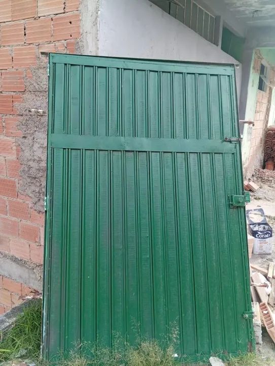 Porta de segurança em aço verde por $250reais pagamento à vista no dinheiro ou 