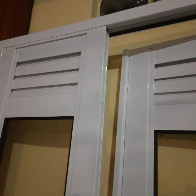 Porta de aluminio c/ vidro pintura eletrostática - Foto 4