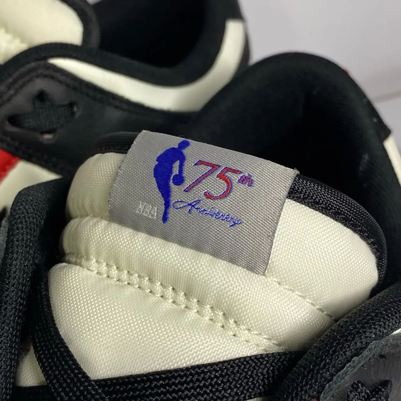 Nike Dunk Low NBA Chicago tamanho 44 - Foto 4