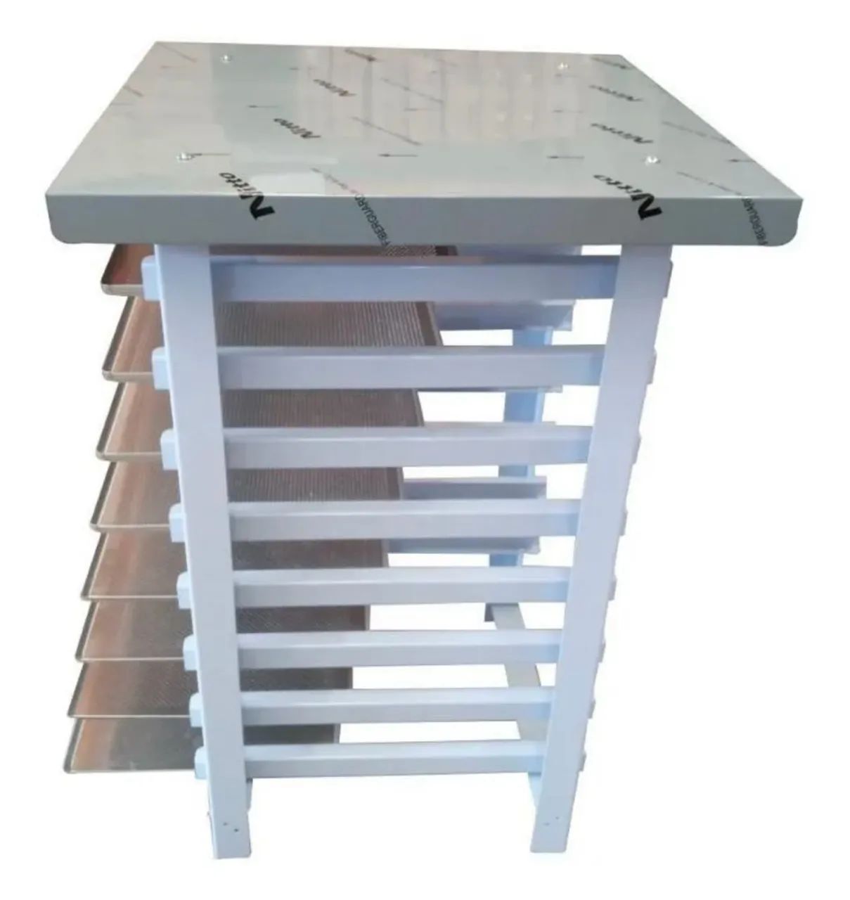 Mesa de apoio com assadeiras