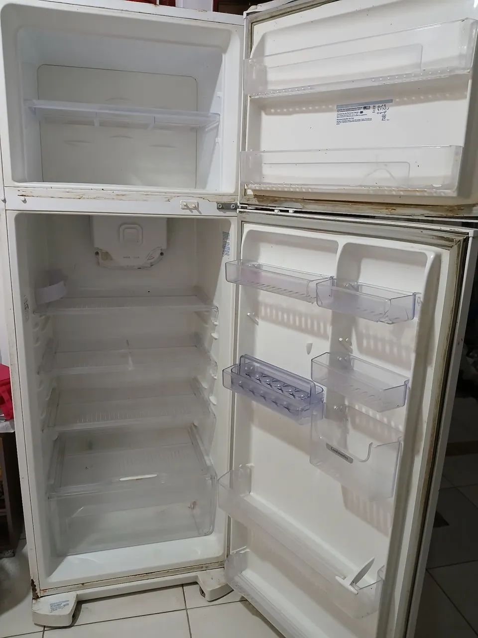 Geladeira com defeito NÃO ESTÁ GELANDO - Foto 2