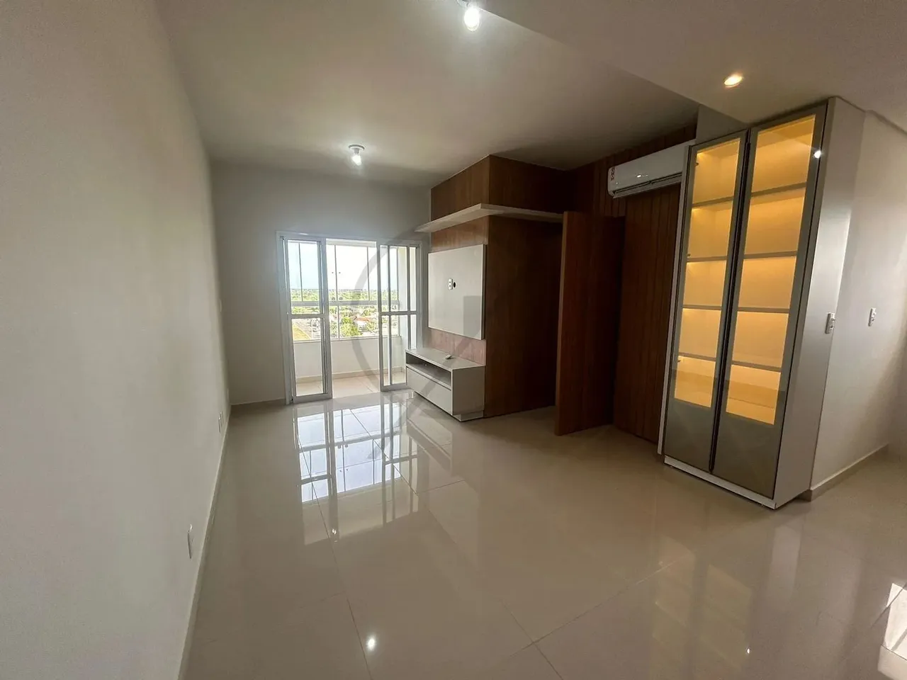 ALUGA-SE APARTAMENTO COM DOIS QUARTOS NA 603 SUL
