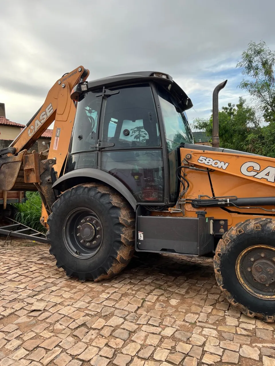 Retroescavadeira Case 580N