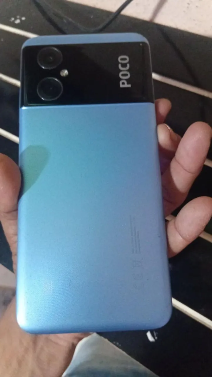 Celular semi novo