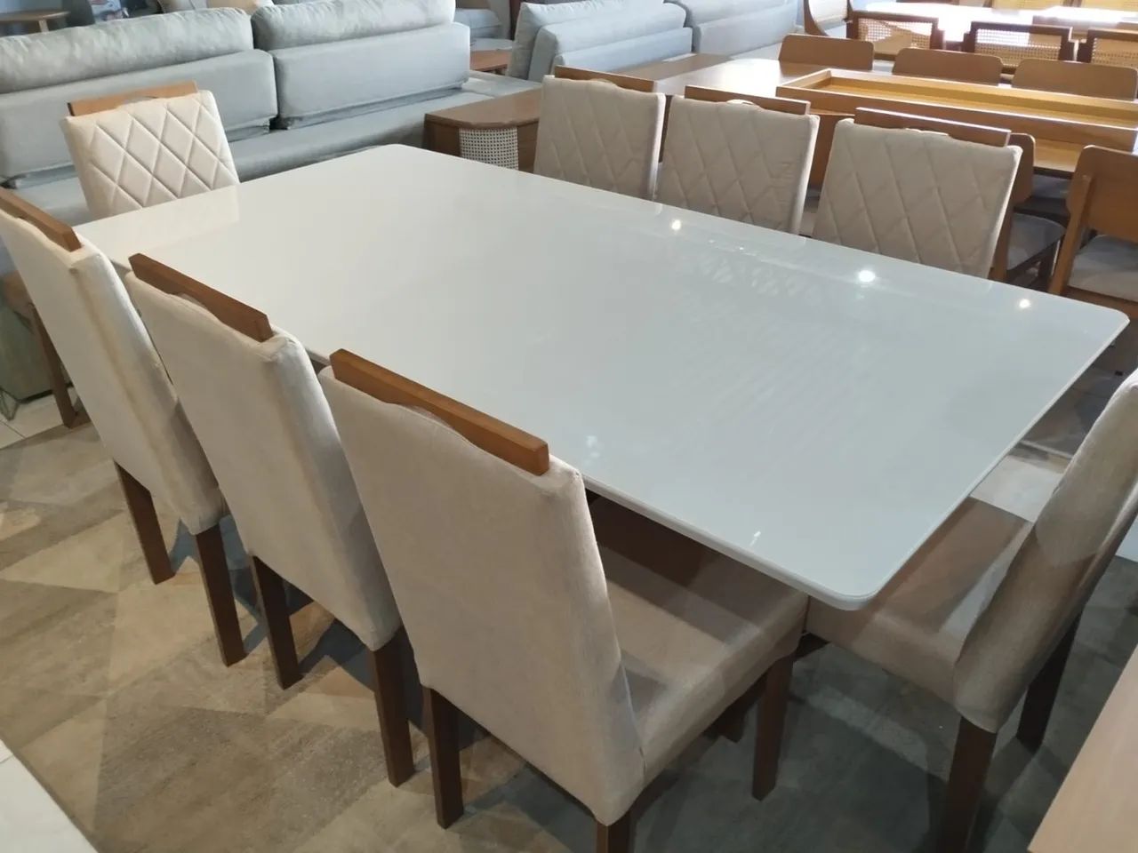 Mesa de Jantar Elegante com Cadeiras de Madeira  - Foto 2