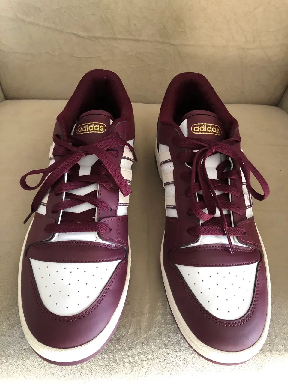 Tênis adidas novo