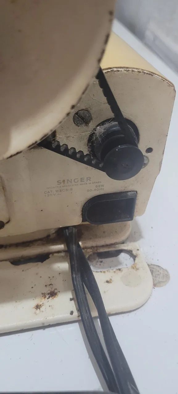 Máquina De Costura Singer Ponto de Ouro + Mesa aranha de aço... - Foto 2