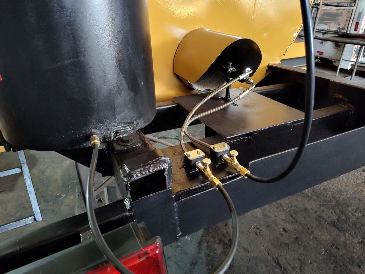 ESPARGIDOR DE ASFALTO USADO. - Foto 2